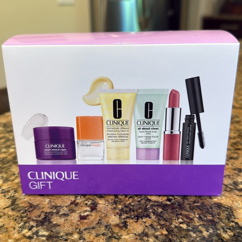 NWT Clinique Gift Sample Set (copy) - Picture 1 of 3